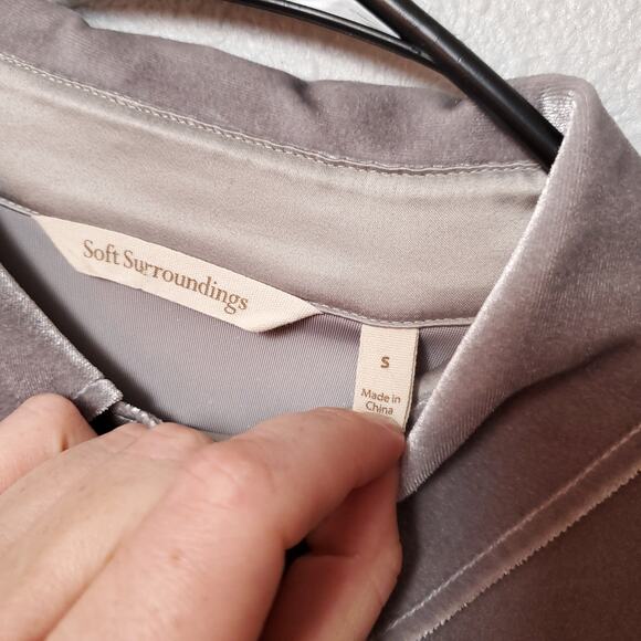 SOFT SURROUNDINGS Velvet Button Up Long Sleeve Blouse Commared Top - Picture 3 of 8